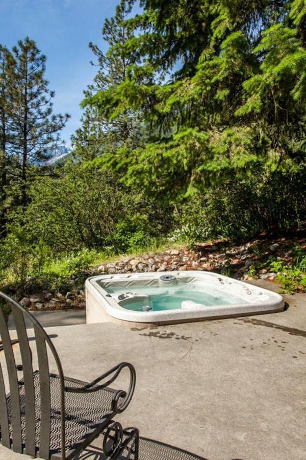 Snowgrass Lodge - River, Mountain Views & Hot Tub 莱文沃思 外观 照片