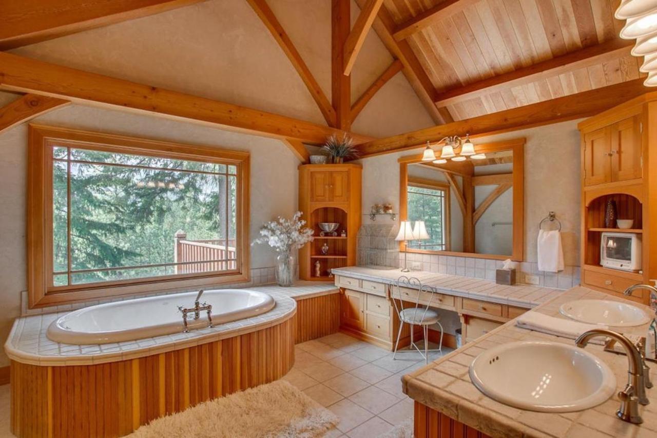 Snowgrass Lodge - River, Mountain Views & Hot Tub 莱文沃思 外观 照片